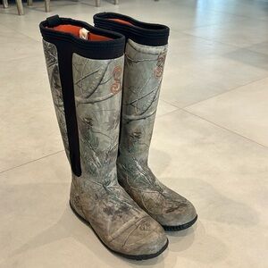 SHE Avila High Rubber Hunting Outdoor Boots. Gently worn.